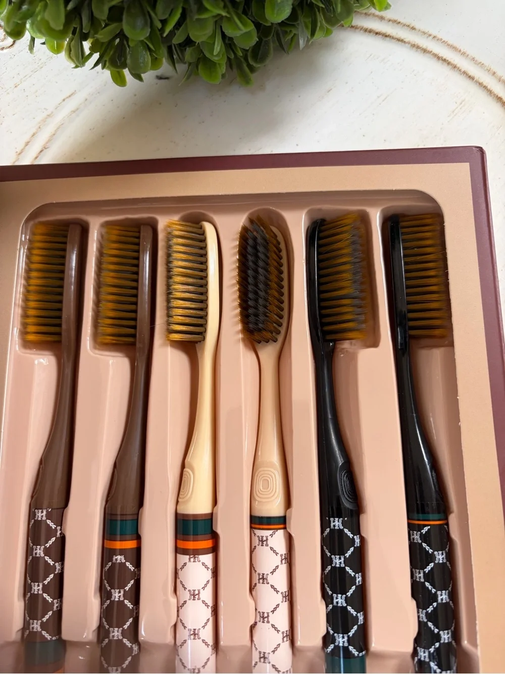 Women’s Luxury Patterned Toothbrush Set - Brown & Beige